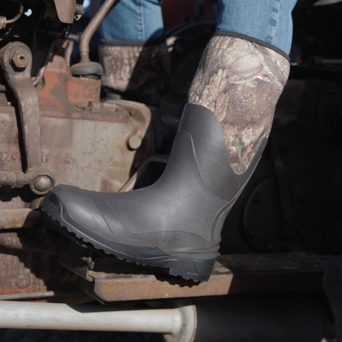 Paramount Tread-Lite 16-Inch Rubber Knee Boots